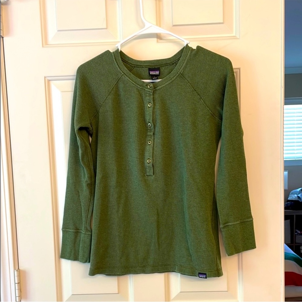 Patagonia Green waffle Henley Long Sleeve shirt